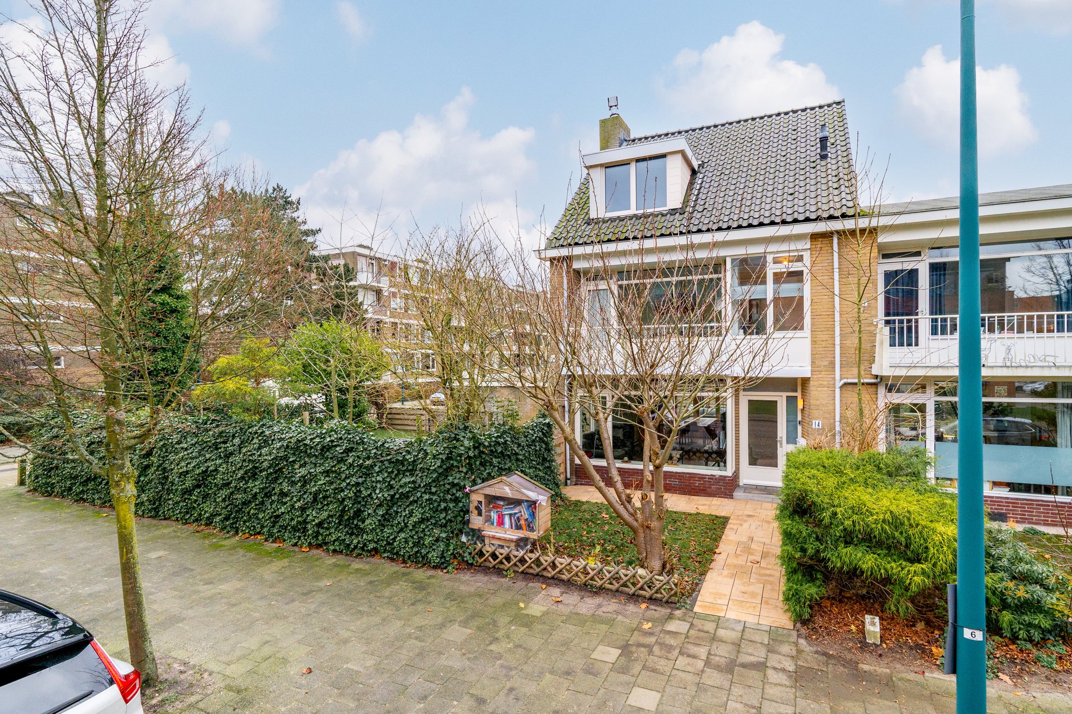 Hoekwoning voor renovatie, Leidse regio